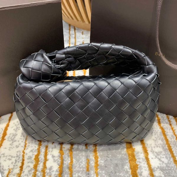 designer bag bottegas bags venetas jodies luxurys crossbody same mini woven ox horn bag single shoulder armpit hand cloud knot
designer bag bottegas bags venetas jodies luxurys crossbody same mini woven ox horn bag single shoulder armpit hand cloud knot