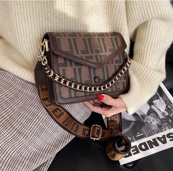 purses womens chains small square bags fashion personalized texture single shoulder bag letter messenger purse 21-16-7.5cm, Black;red
purses womens chains small square bags fashion personalized texture single shoulder bag letter messenger purse 21-16-7.5cm, Black;red