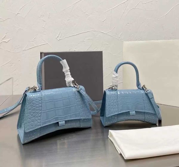 2022 luxury designer handbag ladies fashion shoulder bag wallet crocodile moon diagonal
2022 luxury designer handbag ladies fashion shoulder bag wallet crocodile moon diagonal
