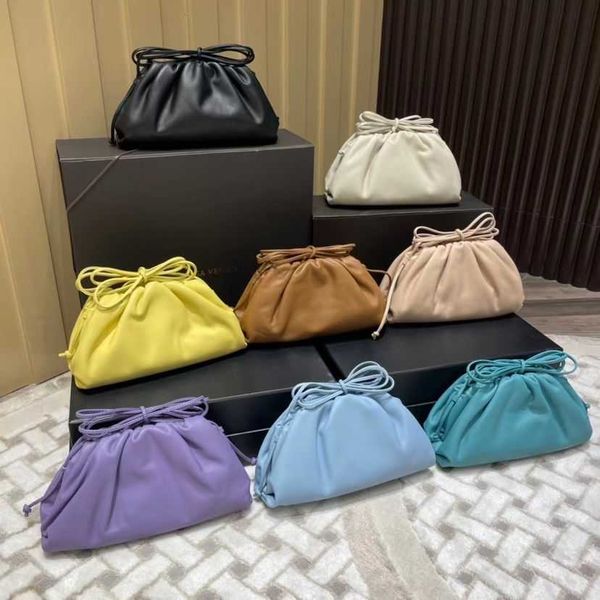 luxury designer bags bottegas leather venetas handbag woman's pleated cloud dumplings woven chain handbag pouch one shoulder women'
luxury designer bags bottegas leather venetas handbag woman's pleated cloud dumplings woven chain handbag pouch one shoulder women'