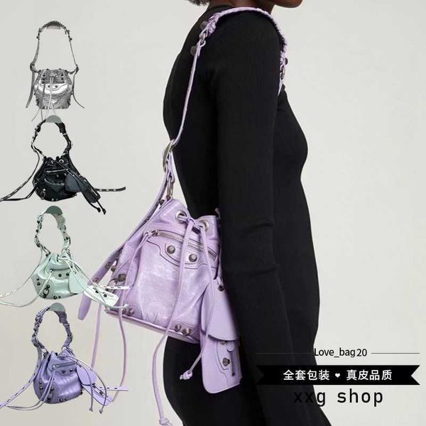 designer luxury womens bag balencigas handbag b-shaped paris single shoulder messenger fashion square gift shoulder oblique span versatile h
designer luxury womens bag balencigas handbag b-shaped paris single shoulder messenger fashion square gift shoulder oblique span versatile h