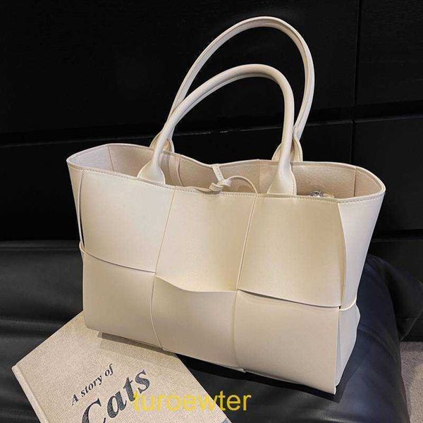 bottegaa designer cassette tote bags handbags venetas versatile bag women's 2022 spring new fashionable one shoulder bag women's b
bottegaa designer cassette tote bags handbags venetas versatile bag women's 2022 spring new fashionable one shoulder bag women's b