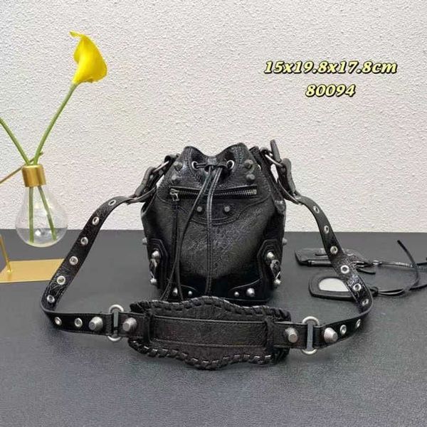 designer luxury womens bag balencigas handbag b-shaped paris single shoulder messenger fashion square gift shoulder oblique span versatile h
designer luxury womens bag balencigas handbag b-shaped paris single shoulder messenger fashion square gift shoulder oblique span versatile h