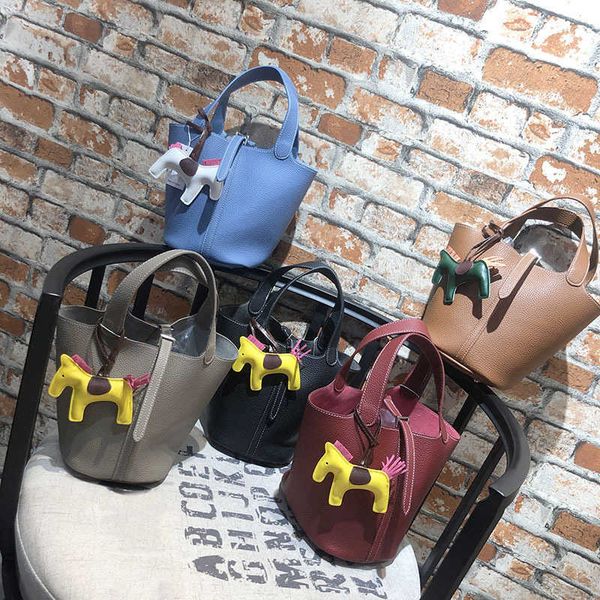 designer herme bag women's large fashion classic 2022 new fashion korean 's portable soft pu large capacity lychee pattern vegetab
designer herme bag women's large fashion classic 2022 new fashion korean 's portable soft pu large capacity lychee pattern vegetab