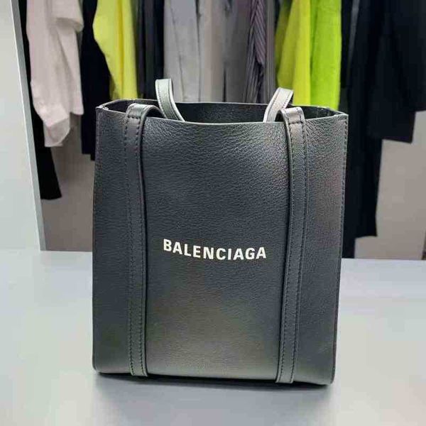 handbag designer balenciga tote full leather bucket bag women's single shoulder mother crossbody
handbag designer balenciga tote full leather bucket bag women's single shoulder mother crossbody