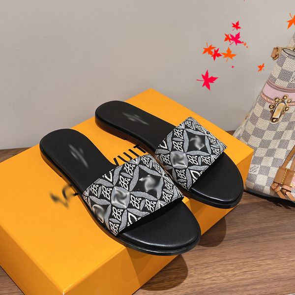 2023 designers italy women slippers lady flat flip flops summer outdoor beach leather slide sandals classical slipper -m019, Black
2023 designers italy women slippers lady flat flip flops summer outdoor beach leather slide sandals classical slipper -m019, Black