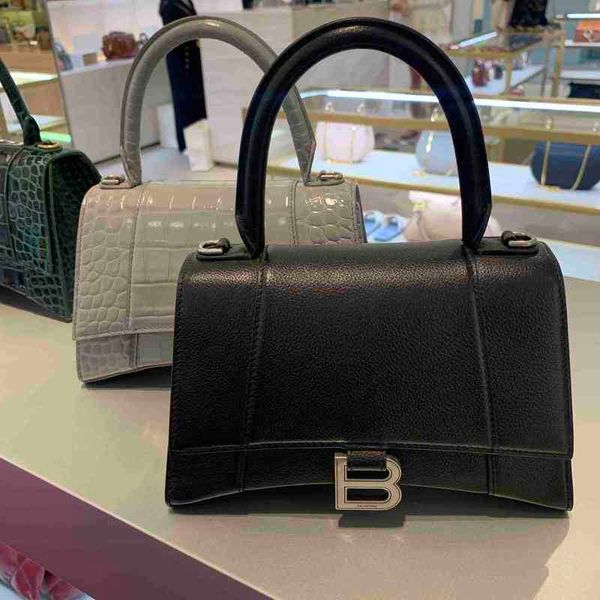 handbag designer balencaigass spot new hourglasss leather embossed plain hourglasss bag single shoulder female
handbag designer balencaigass spot new hourglasss leather embossed plain hourglasss bag single shoulder female