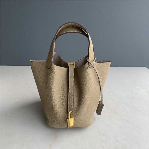 designer herme bag women's large fashion classic 2022 fresh goods layer cowhide versatile vegetable basket casual pure leather simple p
designer herme bag women's large fashion classic 2022 fresh goods layer cowhide versatile vegetable basket casual pure leather simple p