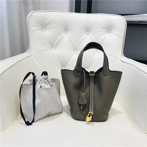 designer herme bag women's large fashion classic 2022 new head leather litchi pattern women's's gold button vegetable basket
designer herme bag women's large fashion classic 2022 new head leather litchi pattern women's's gold button vegetable basket