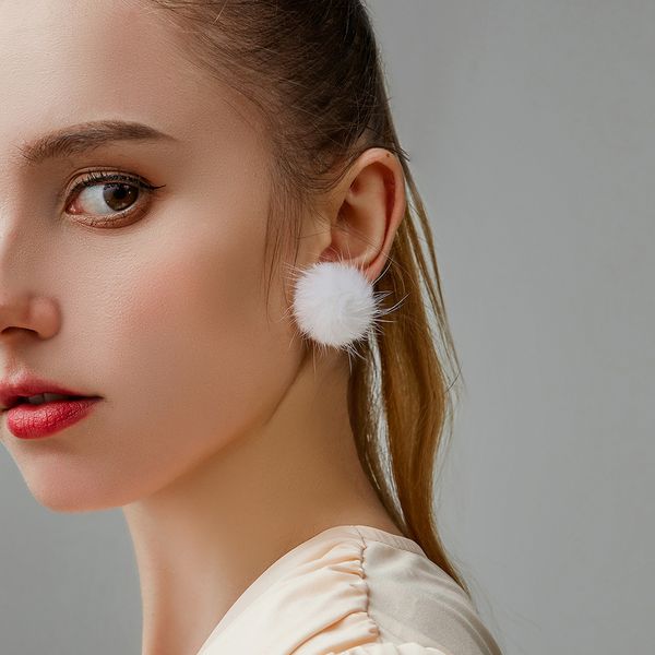 s3248 fashion jewelry plush ball stud earrings for women autumn winter sweet earrings, Golden;silver
s3248 fashion jewelry plush ball stud earrings for women autumn winter sweet earrings, Golden;silver