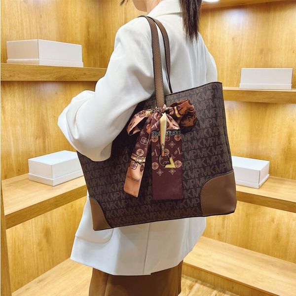 wholesale factory ladies shoulder bags 2 styles street fashion printed tote bag large capacity contrast leather handbag elegant ribbon bow f
wholesale factory ladies shoulder bags 2 styles street fashion printed tote bag large capacity contrast leather handbag elegant ribbon bow f