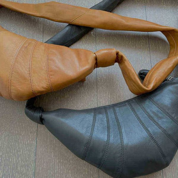 shoulder bags lemair ox horn bag sheep skin kesong oblique cross dumpling leather armpit method stick hidemi chest waist 220518
shoulder bags lemair ox horn bag sheep skin kesong oblique cross dumpling leather armpit method stick hidemi chest waist 220518