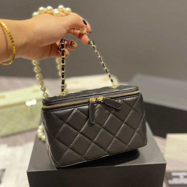 shoulder bags handbags luxurys designer c quality high crossbody fashion women tote clutch closure classic pearl chain box bag purse handbag
shoulder bags handbags luxurys designer c quality high crossbody fashion women tote clutch closure classic pearl chain box bag purse handbag