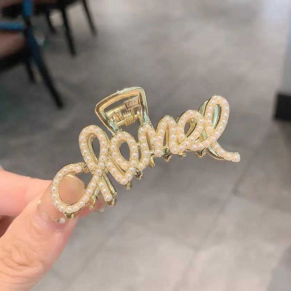 korean fashion temperament letter pearl medium grab clip new elegant alloy dish hair back shark clip, Golden;silver
korean fashion temperament letter pearl medium grab clip new elegant alloy dish hair back shark clip, Golden;silver