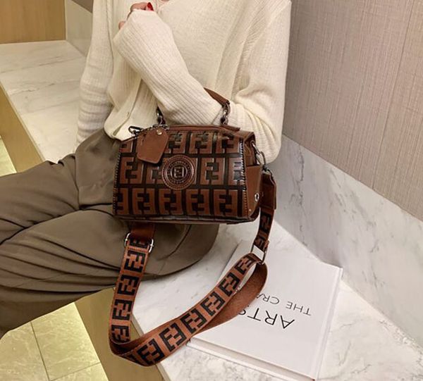 new fashion embossed evening handbag pu boston bag broadband messenger one shoulder women's bags
new fashion embossed evening handbag pu boston bag broadband messenger one shoulder women's bags
