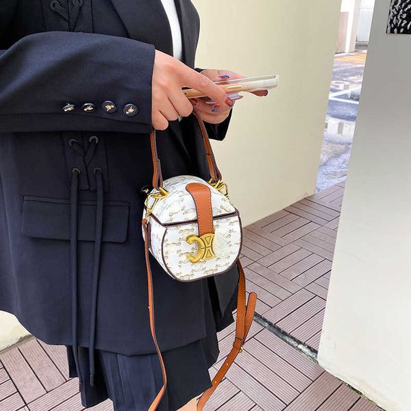 2022 trendy ce solid color shoulder bags soft leather women luxury designer bags mini round cake bag fashion crossbody wallet
2022 trendy ce solid color shoulder bags soft leather women luxury designer bags mini round cake bag fashion crossbody wallet