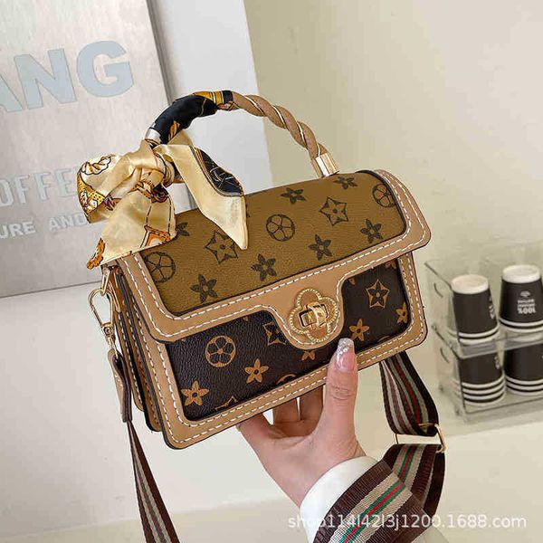 shoulder bags the same tiktok diy hand knitted bag hand sewing material made to sell the girlfriend's little fragrant wind handbag.
shoulder bags the same tiktok diy hand knitted bag hand sewing material made to sell the girlfriend's little fragrant wind handbag.