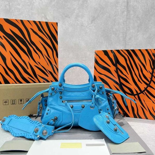 designer luxury womens bag balencigas handbag b-shaped paris single shoulder messenger fashion square gift shoulder oblique span versatile h
designer luxury womens bag balencigas handbag b-shaped paris single shoulder messenger fashion square gift shoulder oblique span versatile h