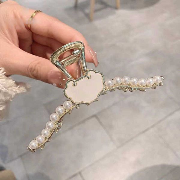 hair clips new pearl concentric lock large grab clip high sense fashion hairpin net red light luxury back head shark clip, Golden;silver
hair clips new pearl concentric lock large grab clip high sense fashion hairpin net red light luxury back head shark clip, Golden;silver