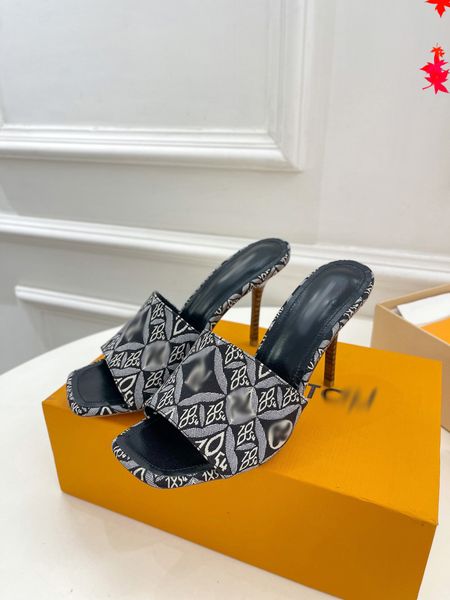 2023 designers italy women slippers lady flat flip flops summer outdoor beach leather slide sandals classical slipper -m039, Black
2023 designers italy women slippers lady flat flip flops summer outdoor beach leather slide sandals classical slipper -m039, Black