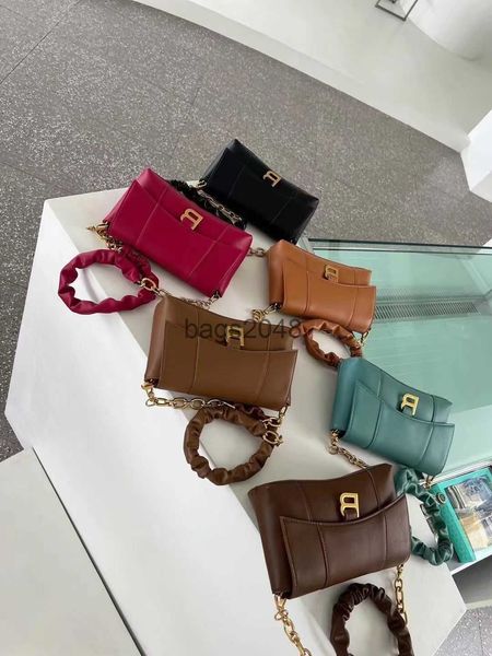 evening bags balencaigass designer 2022ins trendy one shoulder tote bag chain large capacity handbag small diagonal straddle hand bag autumn
evening bags balencaigass designer 2022ins trendy one shoulder tote bag chain large capacity handbag small diagonal straddle hand bag autumn