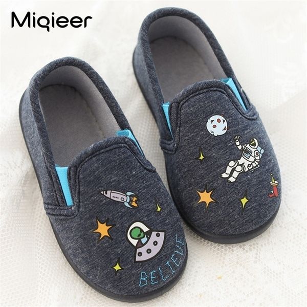 slipper boys child home slippers autumn cotton soft anti skid cloud astronaut pattern outdoor walking shoes kids baby indoor 221007, Black;grey
slipper boys child home slippers autumn cotton soft anti skid cloud astronaut pattern outdoor walking shoes kids baby indoor 221007, Black;grey