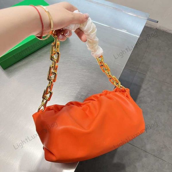 5a designer soft real leather cloud shoulder bag chain handbag light luxury wild wallet for women classic famous brand shopping purses 22020
5a designer soft real leather cloud shoulder bag chain handbag light luxury wild wallet for women classic famous brand shopping purses 22020
