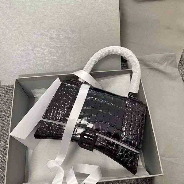 handbags designer balencalgass 2022 designers fashion b family high version women's bag crocodiless hourglass leather one shoulder mess
handbags designer balencalgass 2022 designers fashion b family high version women's bag crocodiless hourglass leather one shoulder mess