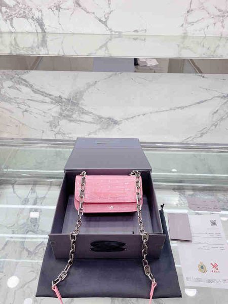 shoulder bags 22 spring and summer new season burst unique iconic strap and chain have a variety of choices which can be matched at will acc
shoulder bags 22 spring and summer new season burst unique iconic strap and chain have a variety of choices which can be matched at will acc