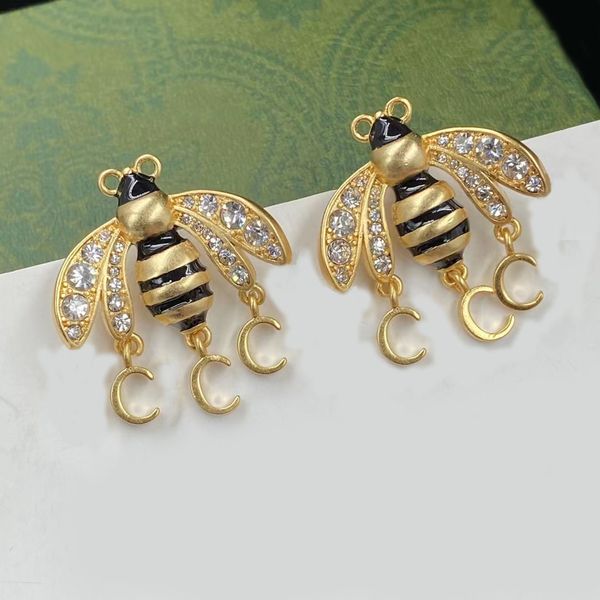 2022 new stud earrings fashion classic luxury brand brass diamond bee letter pendant ladies' wedding party couple gifts designer jewelr, Golden;silver
2022 new stud earrings fashion classic luxury brand brass diamond bee letter pendant ladies' wedding party couple gifts designer jewelr, Golden;silver