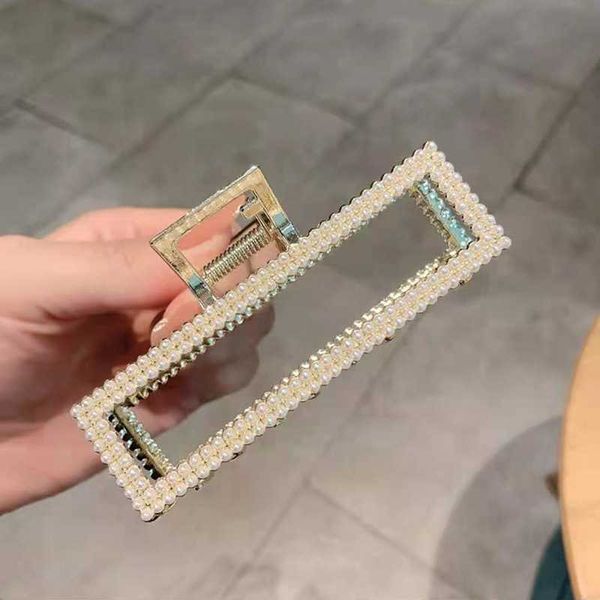 hair clips square pearl rhinestone back head large metal mesh red temperament grab headdress, Golden;silver
hair clips square pearl rhinestone back head large metal mesh red temperament grab headdress, Golden;silver