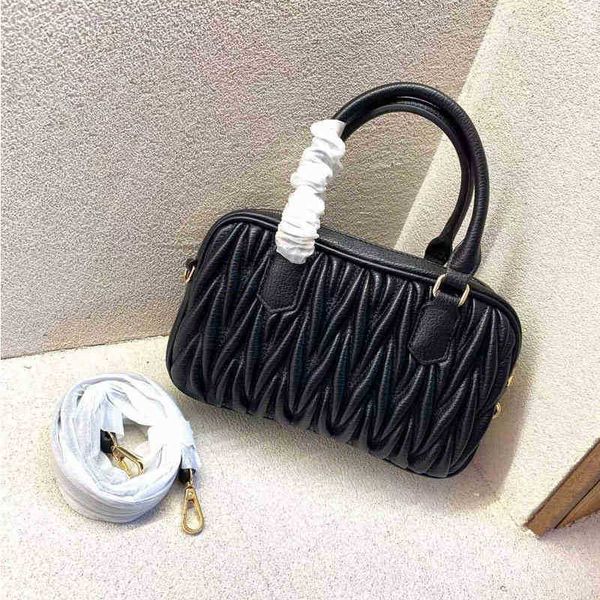 shoulder bag miubag vintage designer bags drum tote bag lady pillow casual handbag fashion crossbody wallets coin pouch zipper cross body fe
shoulder bag miubag vintage designer bags drum tote bag lady pillow casual handbag fashion crossbody wallets coin pouch zipper cross body fe