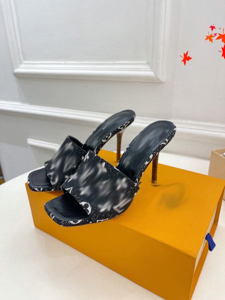 2023 designers italy women slippers lady flat flip flops summer outdoor beach leather slide sandals classical slipper -m041, Black
2023 designers italy women slippers lady flat flip flops summer outdoor beach leather slide sandals classical slipper -m041, Black
