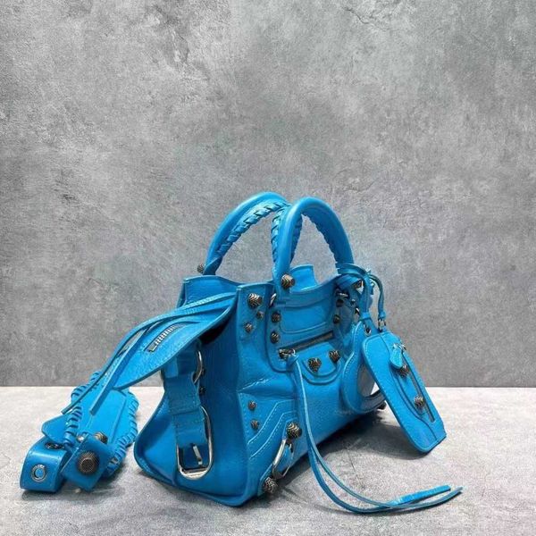 designer luxury womens bag balencigas handbag b-shaped paris single shoulder messenger fashion square gift shoulder oblique span versatile h
designer luxury womens bag balencigas handbag b-shaped paris single shoulder messenger fashion square gift shoulder oblique span versatile h