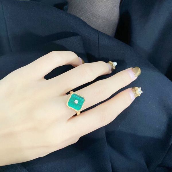 classic designer womens ring luxury shell ring 18k gold 4leaf grass girl valentines day love gift 316l stainless steel jewelry factory whole, Slivery;golden
classic designer womens ring luxury shell ring 18k gold 4leaf grass girl valentines day love gift 316l stainless steel jewelry factory whole, Slivery;golden