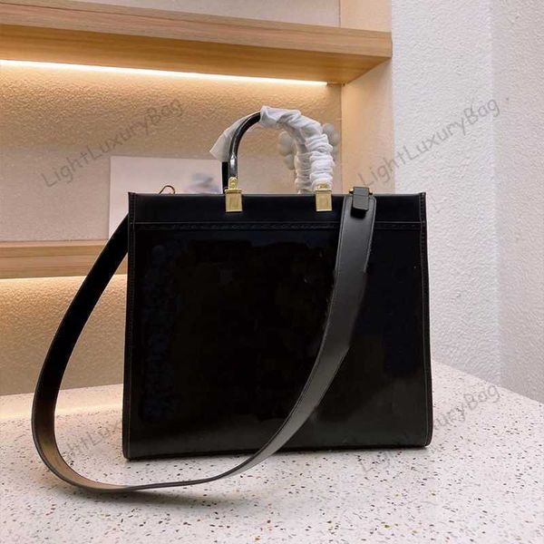 high capacity mirror quality designer leather shoulder bag light crossbody for men women classic famous brand shopping purses220209
high capacity mirror quality designer leather shoulder bag light crossbody for men women classic famous brand shopping purses220209
