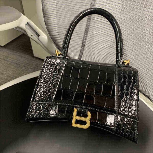 balencaigass handbag designer bag 2022 new high version b hourglasss bag crocodile single shoulder diagonal handbag fashionable leather wome
balencaigass handbag designer bag 2022 new high version b hourglasss bag crocodile single shoulder diagonal handbag fashionable leather wome