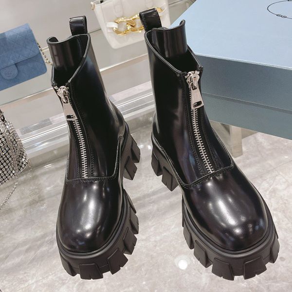 explosions autumn and winter ladies boots classic fashion simple generous side decorated with brand logo triangle fashion show famous design, Black
explosions autumn and winter ladies boots classic fashion simple generous side decorated with brand logo triangle fashion show famous design, Black