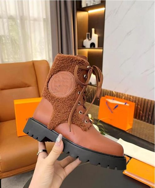 2022 women designer snow boots triple black chestnut pink navy grey fashion classic ankle short boot womens ladies girls booties winter shoe
2022 women designer snow boots triple black chestnut pink navy grey fashion classic ankle short boot womens ladies girls booties winter shoe
