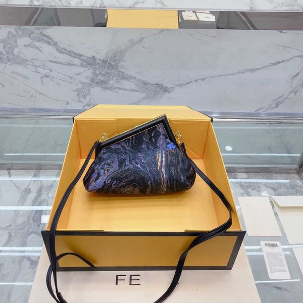shoulder bag fenbag first designer bags classic clip pack women graffiti messenger leather handbag crossbody bags purse 220929
shoulder bag fenbag first designer bags classic clip pack women graffiti messenger leather handbag crossbody bags purse 220929