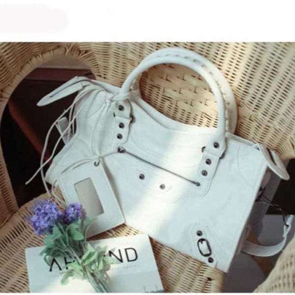 designer luxury womens bag balencigas handbag b-shaped paris single shoulder messenger fashion square gift shoulder oblique span versatile h
designer luxury womens bag balencigas handbag b-shaped paris single shoulder messenger fashion square gift shoulder oblique span versatile h