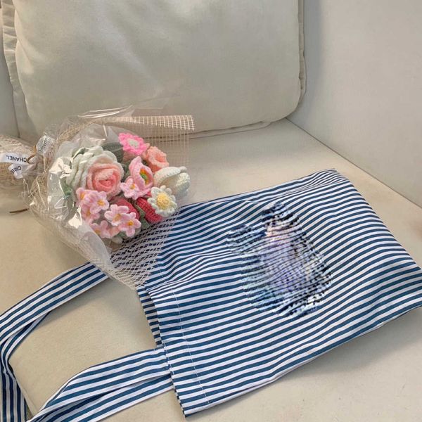 shoulder bags 2022 new triumphal arch armpit canvas bag portable one shoulder blue white stripe small fresh women's large capacity
shoulder bags 2022 new triumphal arch armpit canvas bag portable one shoulder blue white stripe small fresh women's large capacity