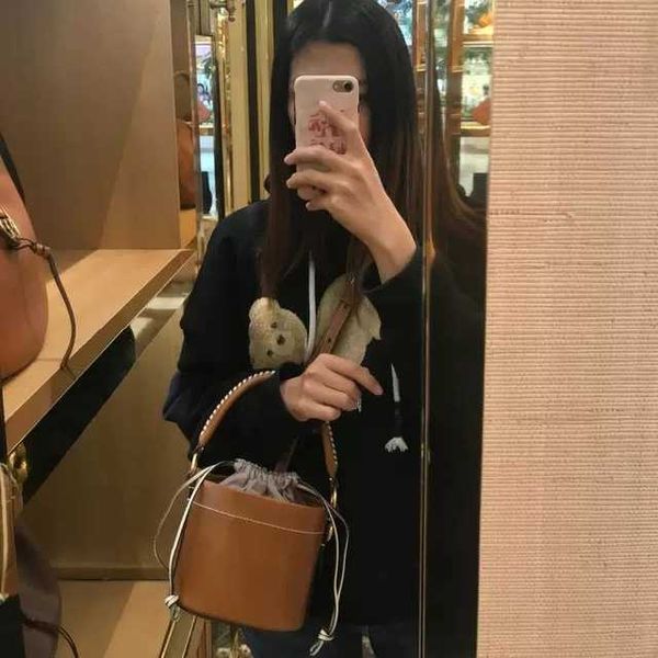 leather designer bags torysburchs original quality handbag new women's bag tb woven belt drawstring bucket crossbody portable basketsin 
leather designer bags torysburchs original quality handbag new women's bag tb woven belt drawstring bucket crossbody portable basketsin