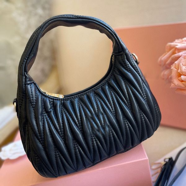 luxury designer high-end women handbags designer bags luxury shoulder purse subaxillary bag fashion crossbody totes leather purse bag women
luxury designer high-end women handbags designer bags luxury shoulder purse subaxillary bag fashion crossbody totes leather purse bag women