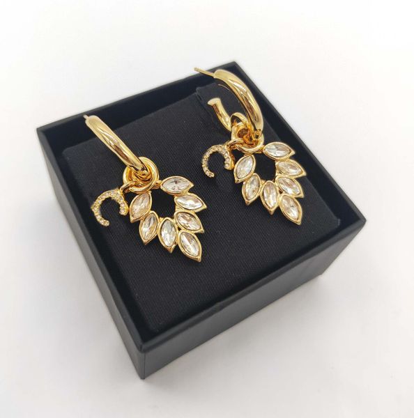 2022 luxury quality charm drop earring with diamond and hollow design in 18k gold plated have box stamp ps7295a, Golden
2022 luxury quality charm drop earring with diamond and hollow design in 18k gold plated have box stamp ps7295a, Golden
