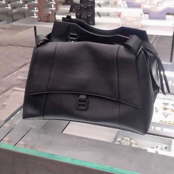 designer luxury womens bag balencigas handbag b-shaped paris single shoulder messenger fashion square gift shoulder oblique span versatile h
designer luxury womens bag balencigas handbag b-shaped paris single shoulder messenger fashion square gift shoulder oblique span versatile h