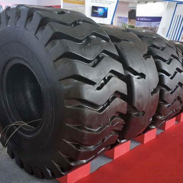new rubber material fengshen 30/50 loader forklift tire 17.5-25 23.5-25 manufacturer direct sales quality assurance
new rubber material fengshen 30/50 loader forklift tire 17.5-25 23.5-25 manufacturer direct sales quality assurance
