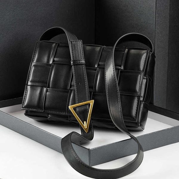 bottegass designer handbags venetas new woven bag small brand one shoulder crossbody women fashion net red same square pillow xmls
bottegass designer handbags venetas new woven bag small brand one shoulder crossbody women fashion net red same square pillow xmls