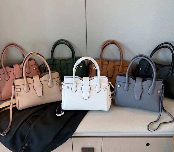 women's tote 2022 new handbag luxury designer one shoulder lychee cow leather large crossbody bag
women's tote 2022 new handbag luxury designer one shoulder lychee cow leather large crossbody bag