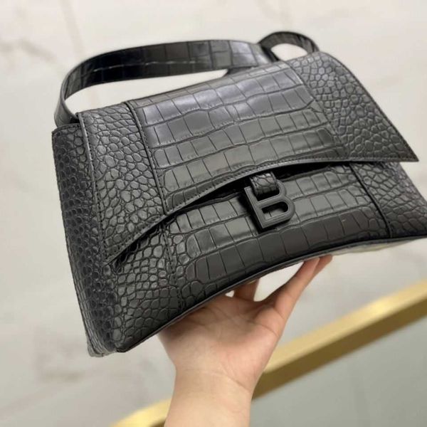 designer luxury womens bag balencigas handbag b-shaped paris single shoulder messenger fashion square gift shoulder oblique span versatile h
designer luxury womens bag balencigas handbag b-shaped paris single shoulder messenger fashion square gift shoulder oblique span versatile h